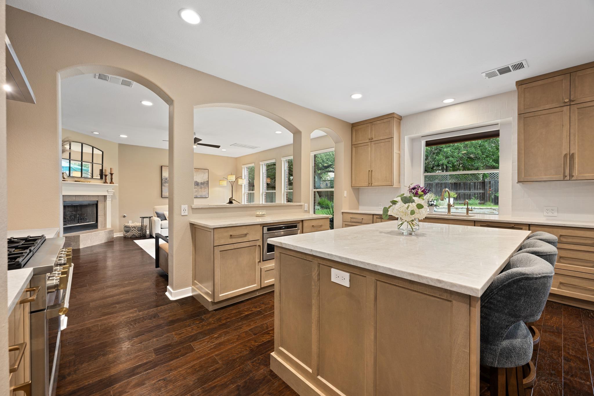 6409 Magenta LN