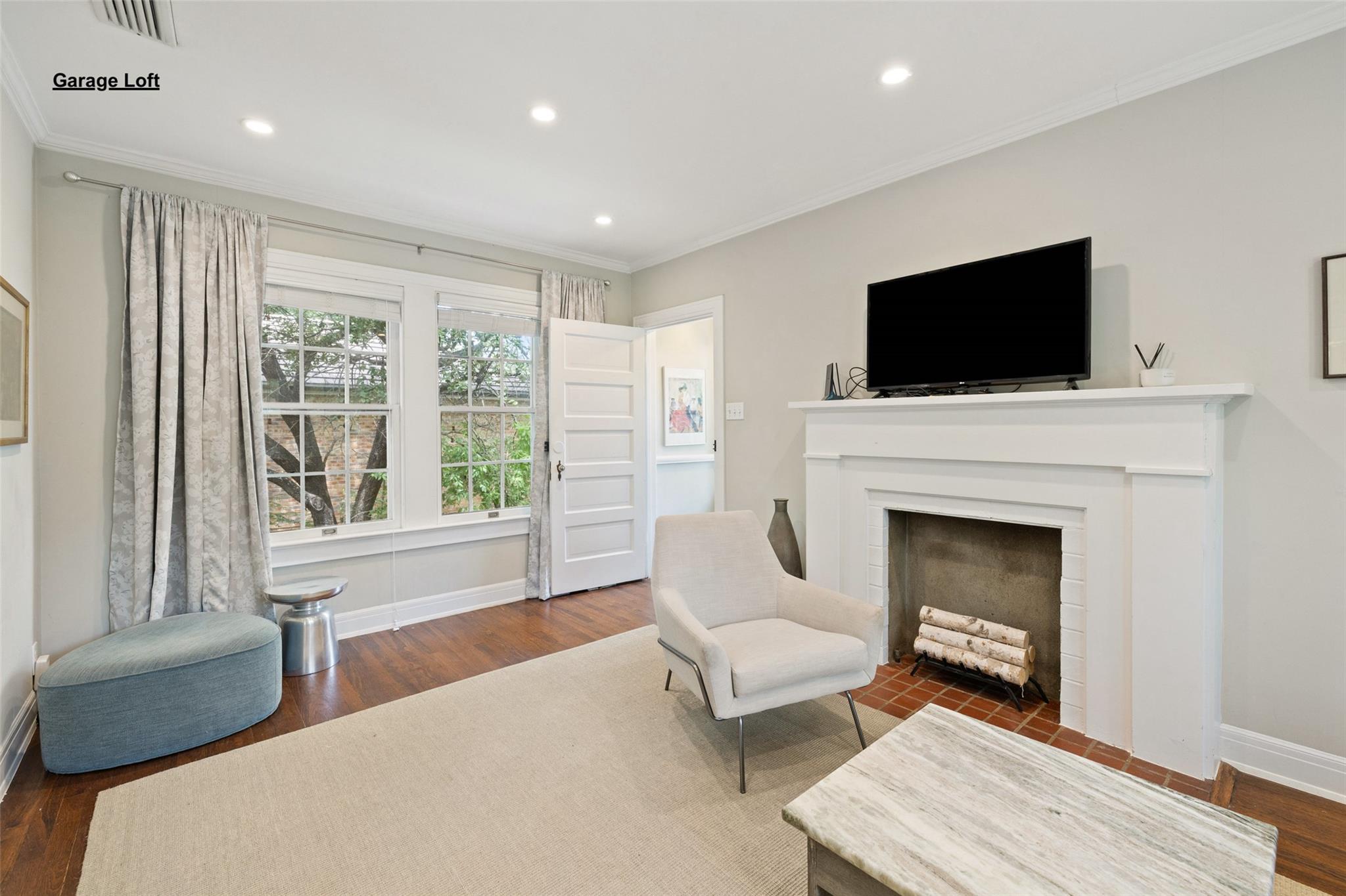 1806 Pearl ST