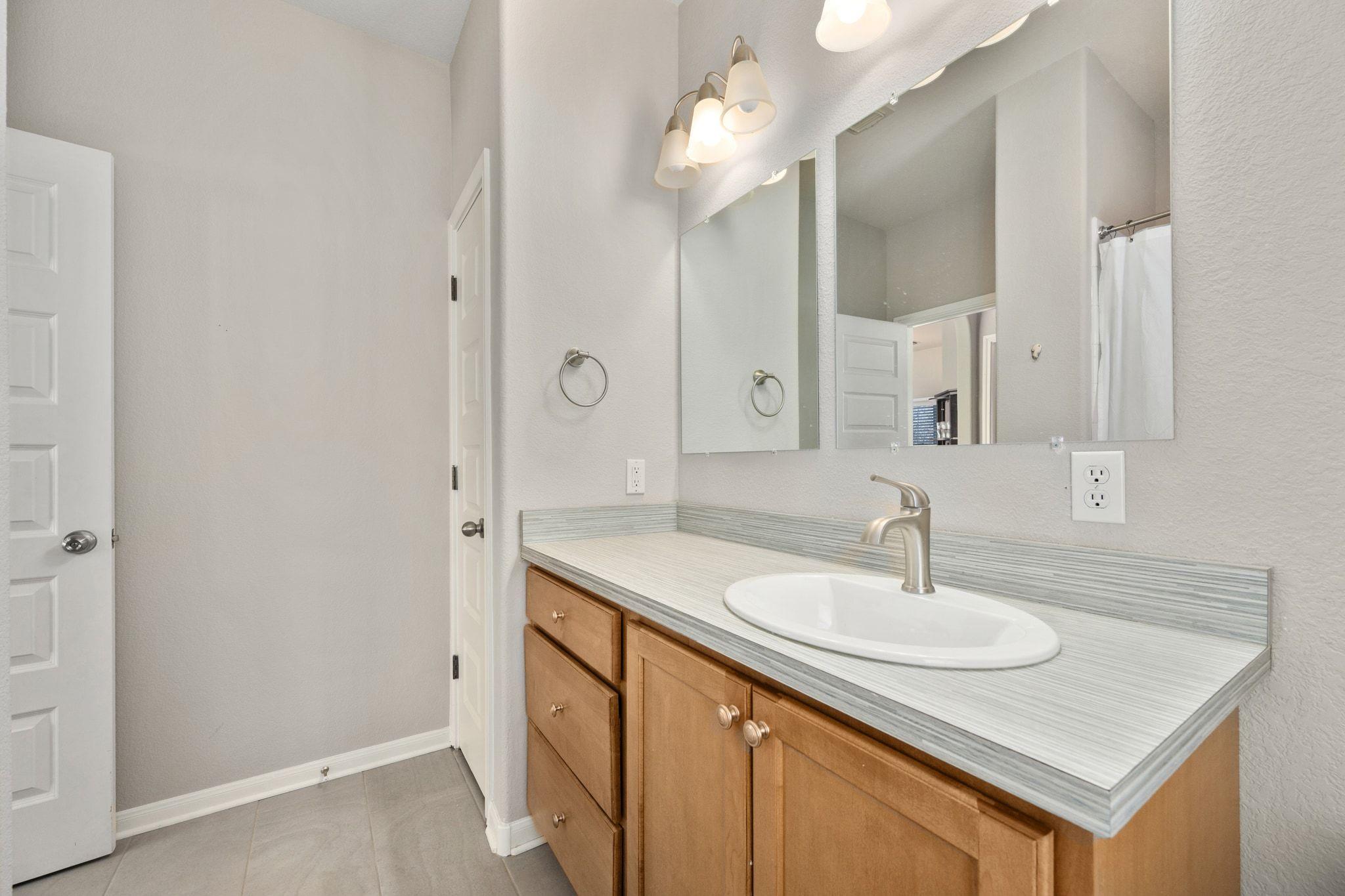 2905 Saville LOOP