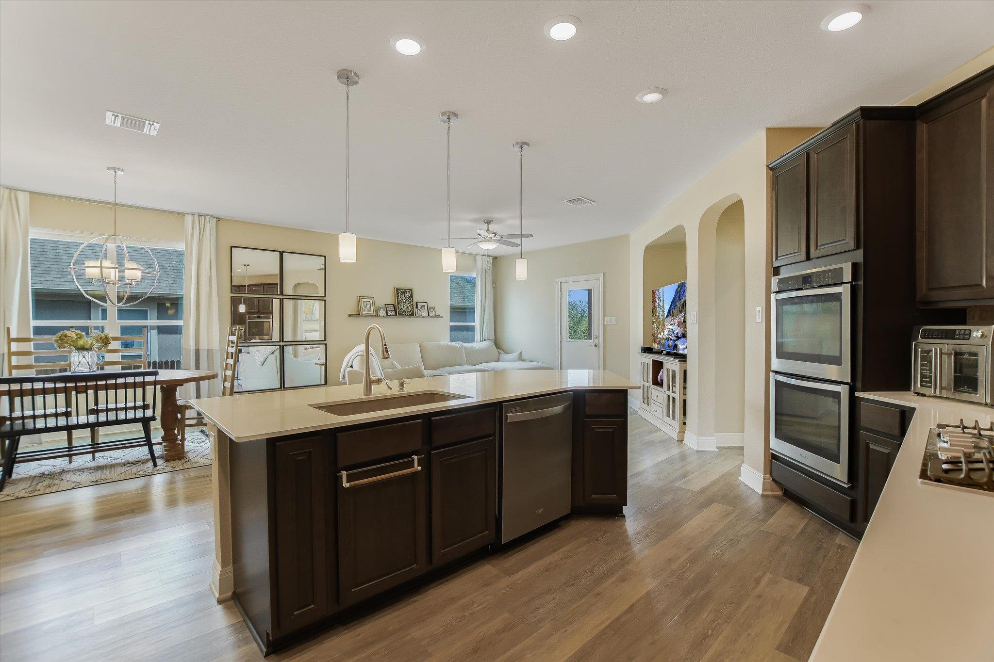 920 Crown Anchor BND