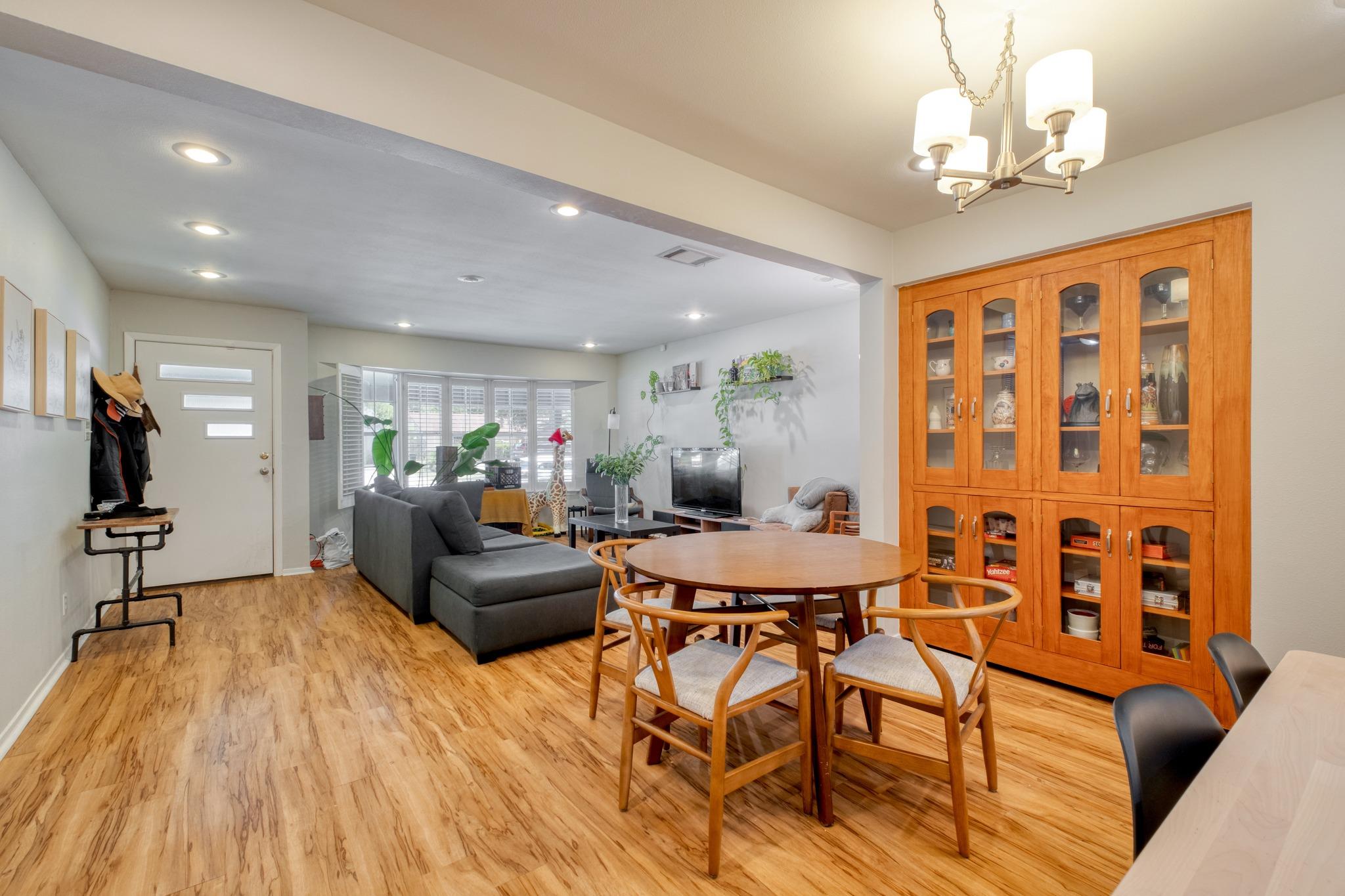 3006 Maplelawn CIR