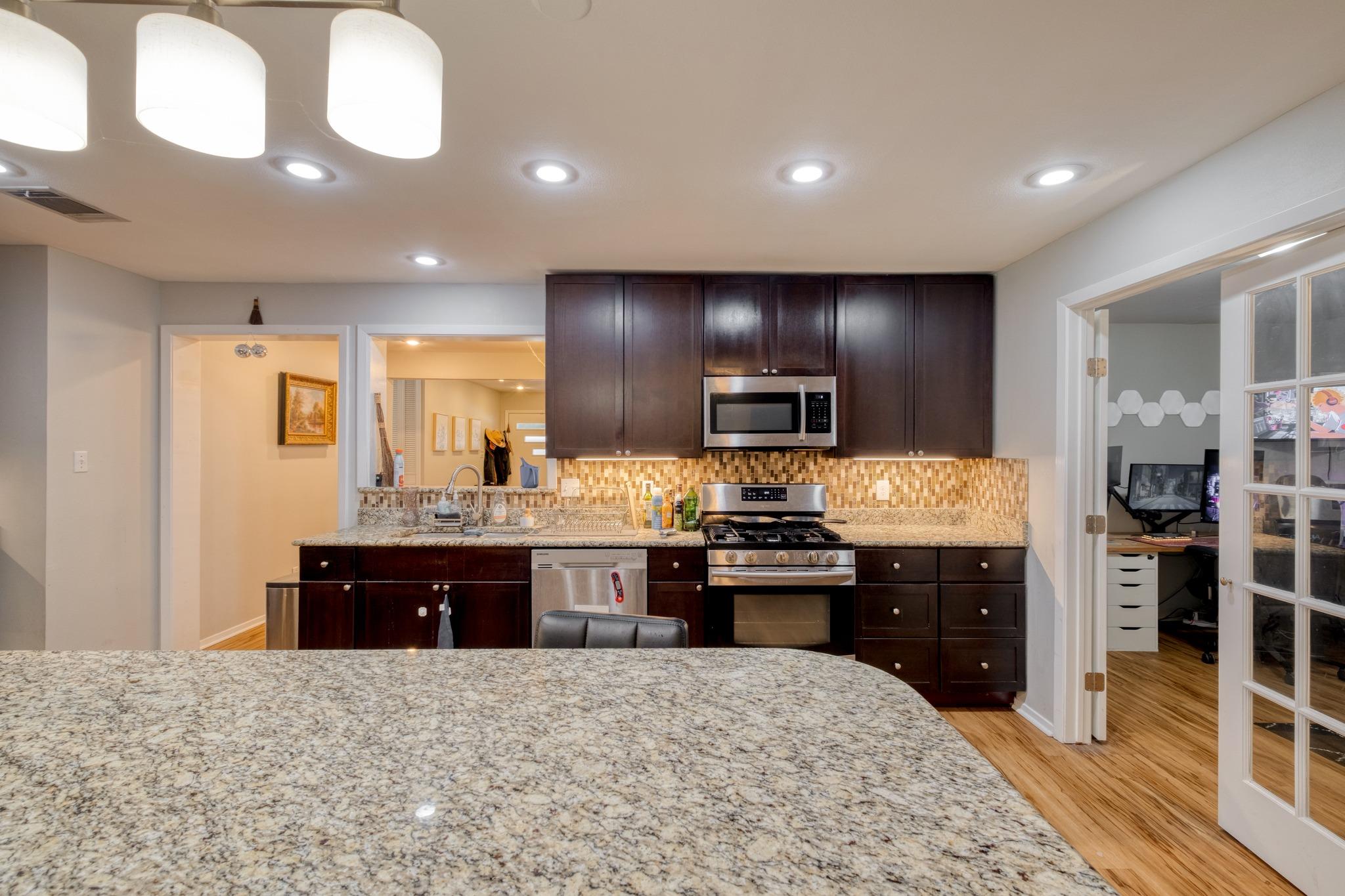 3006 Maplelawn CIR