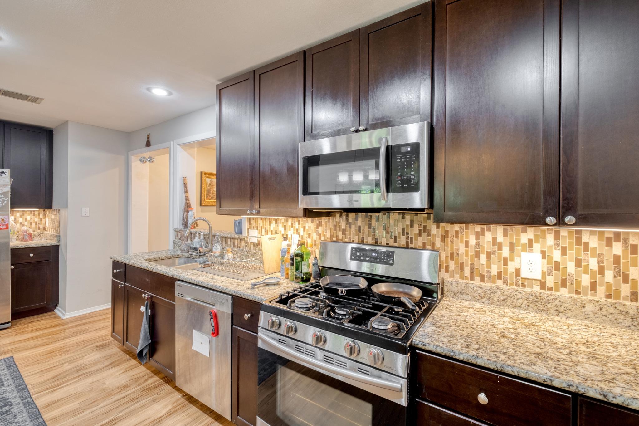 3006 Maplelawn CIR