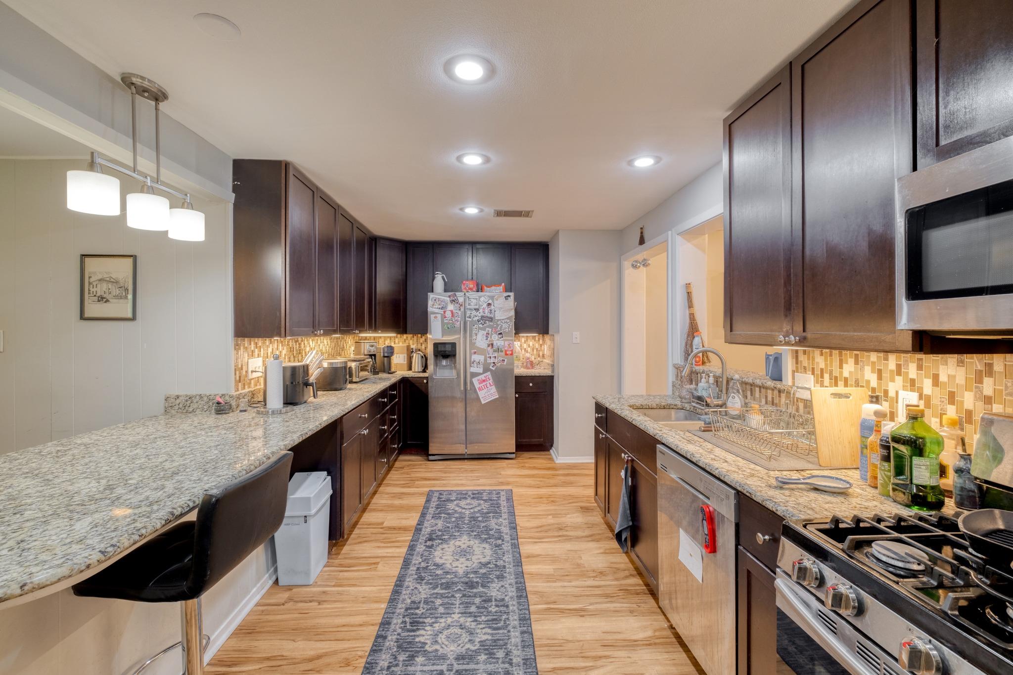 3006 Maplelawn CIR