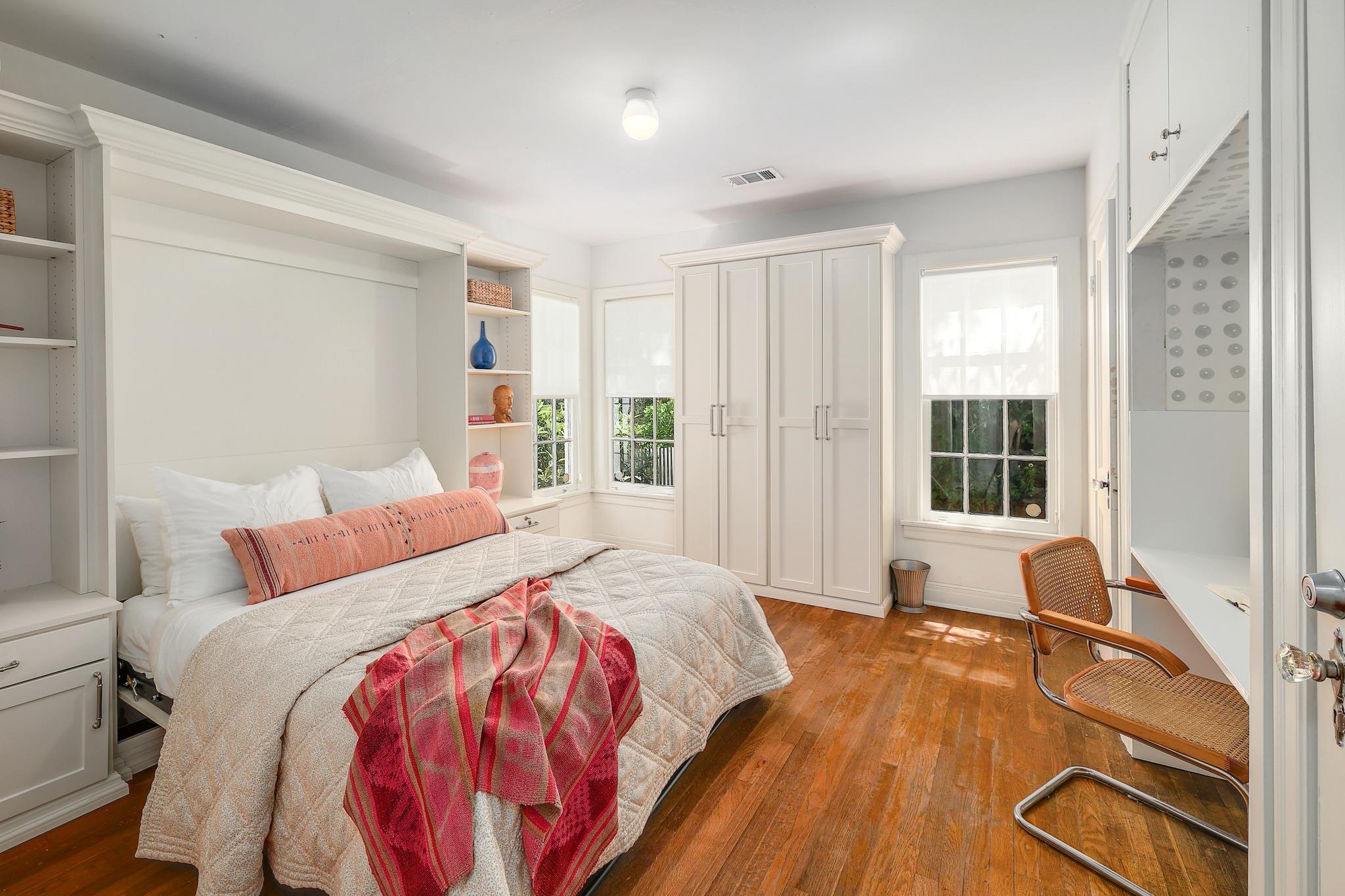 2003 Kenwood Ave