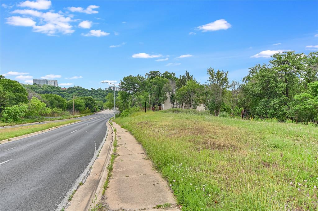 1106 Enfield RD