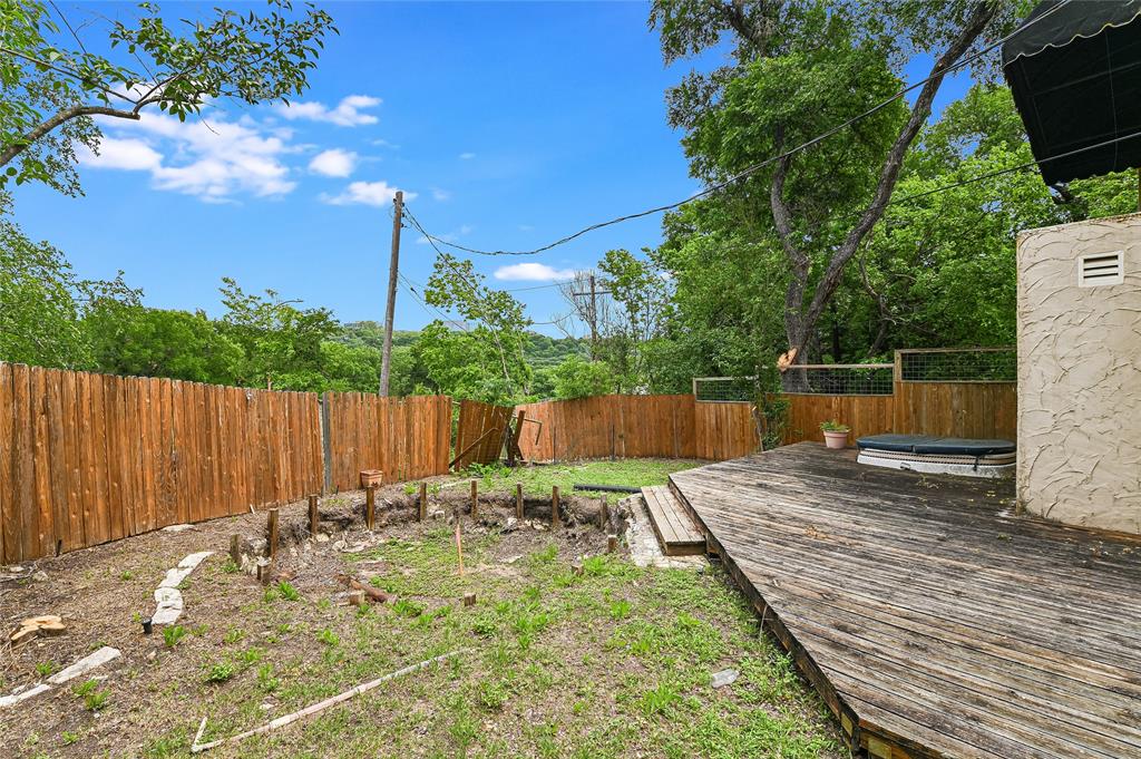 1106 Enfield RD