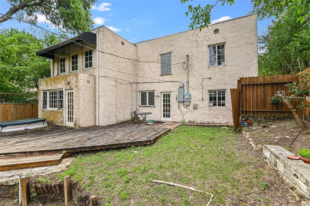 1106 Enfield RD