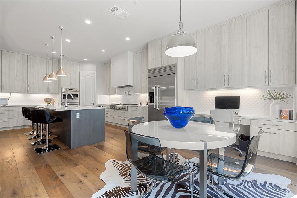 9301 Travertine CV