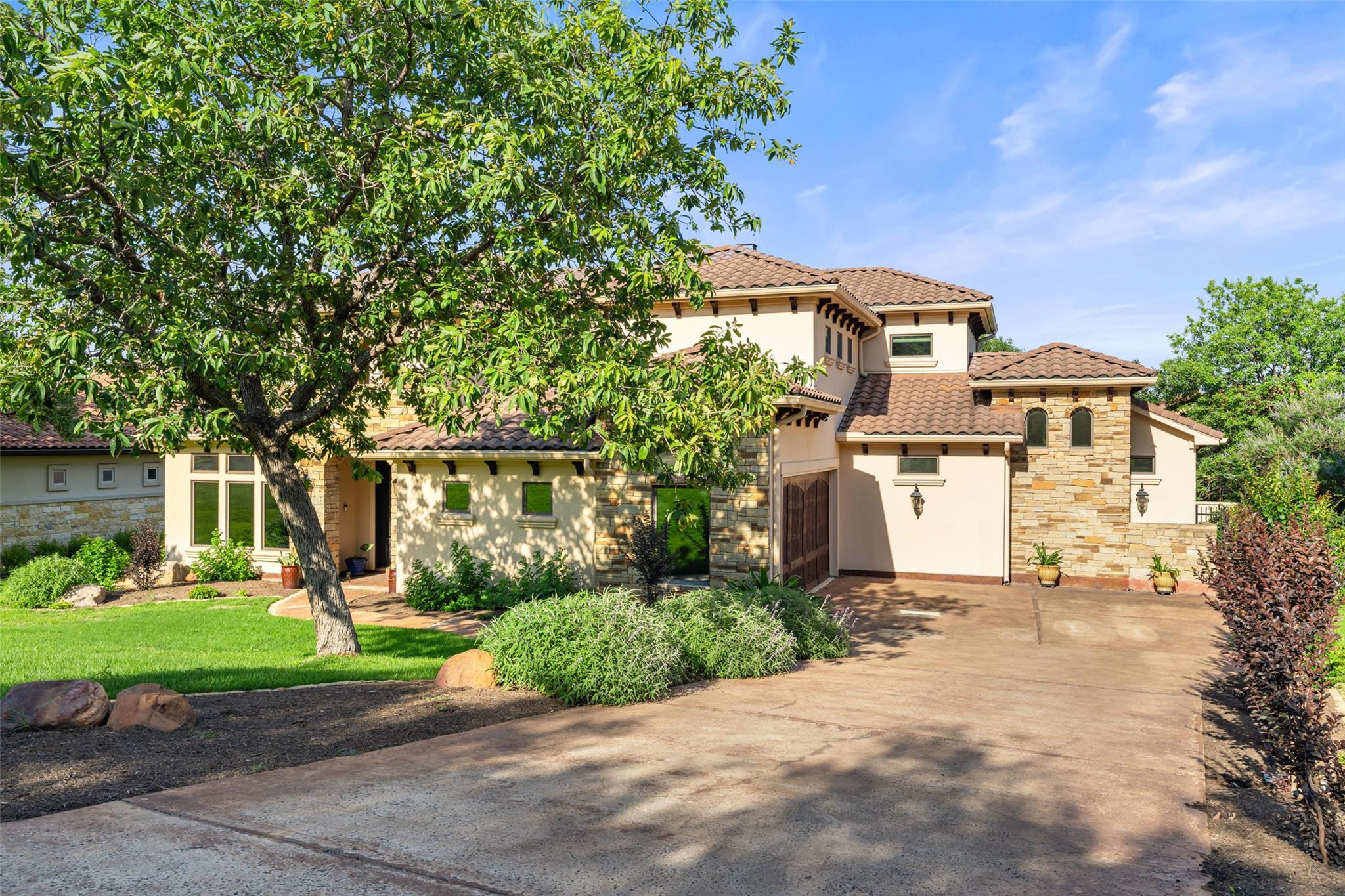 11 Hightrail WAY