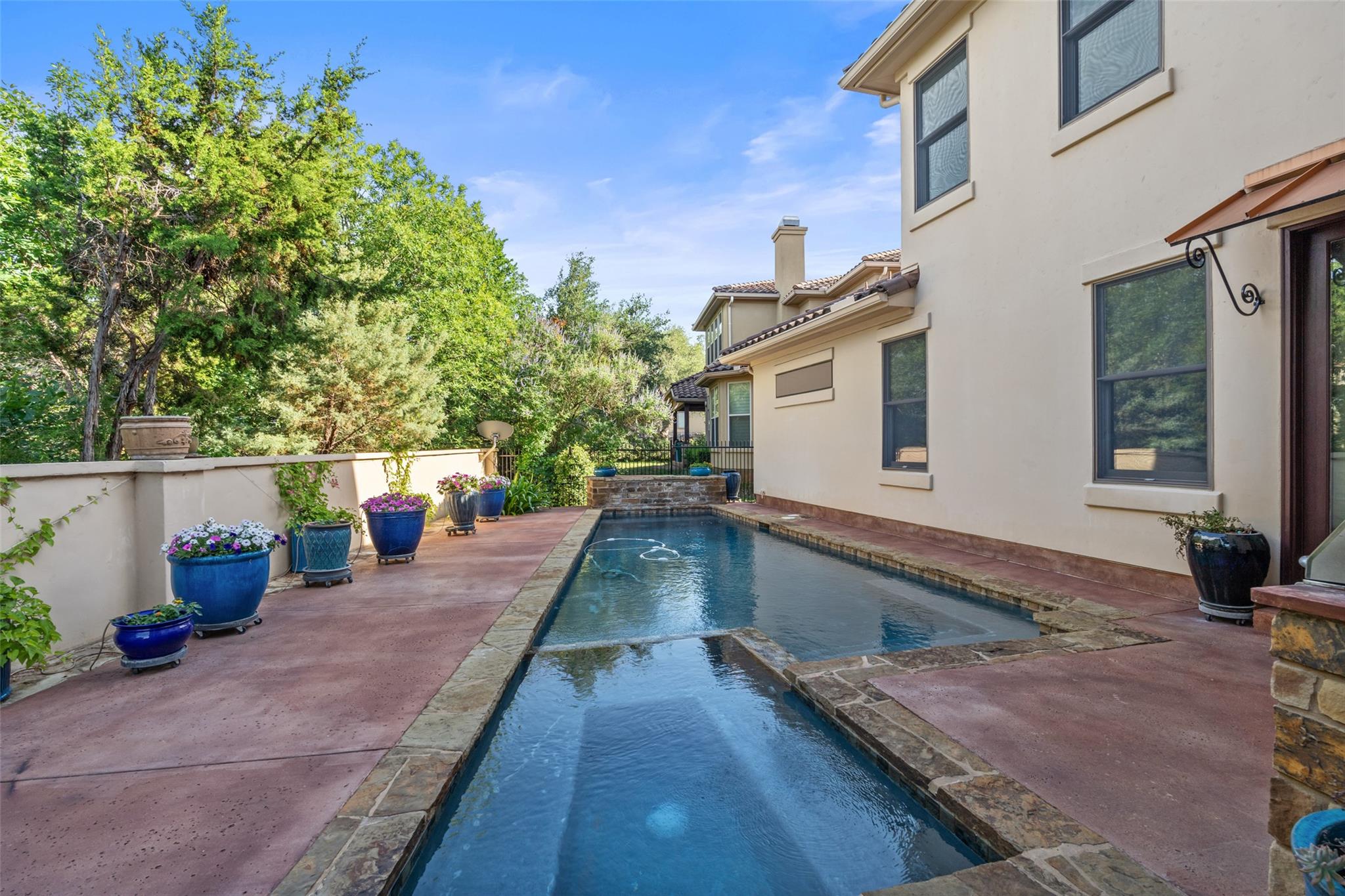 11 Hightrail WAY