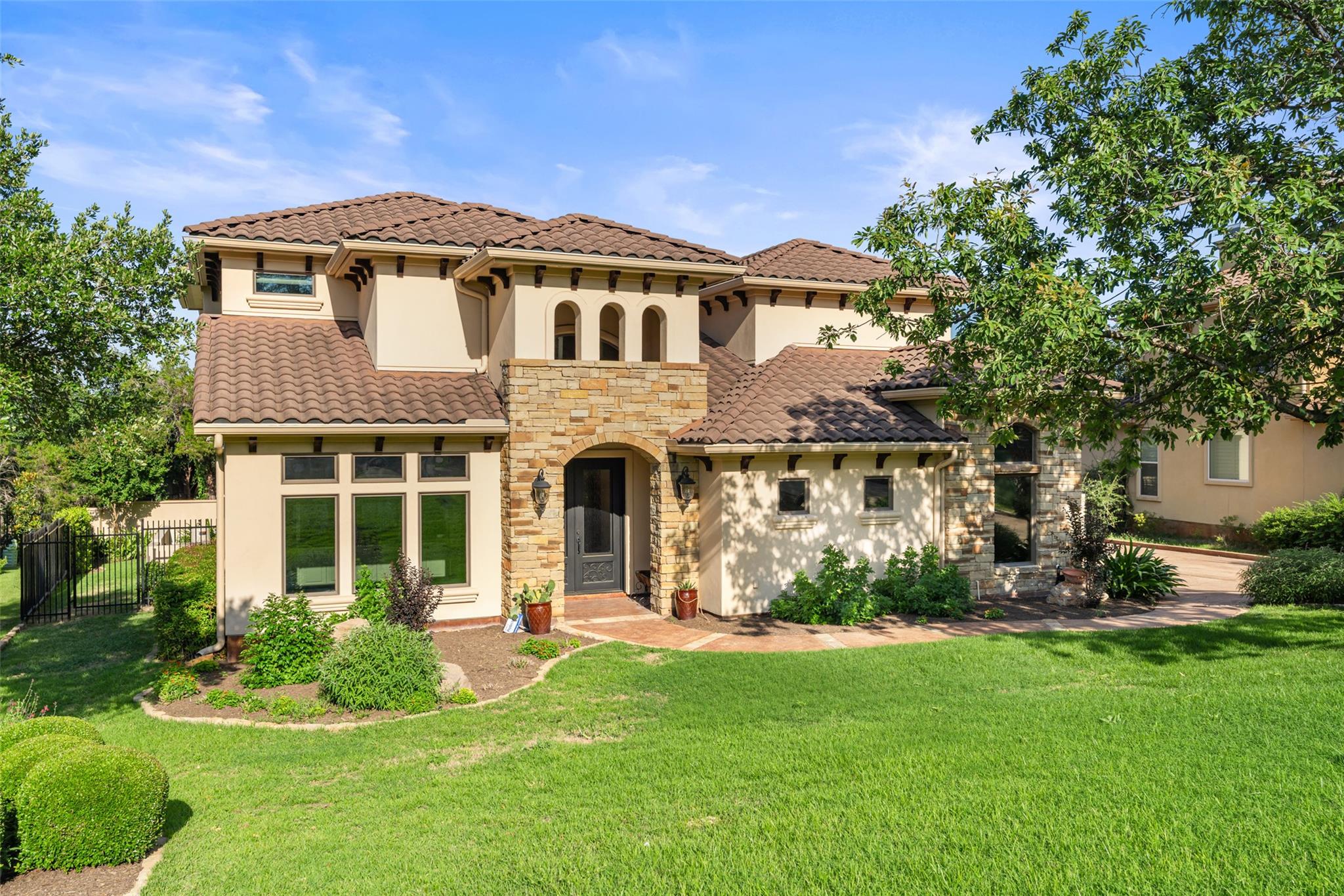 11 Hightrail WAY