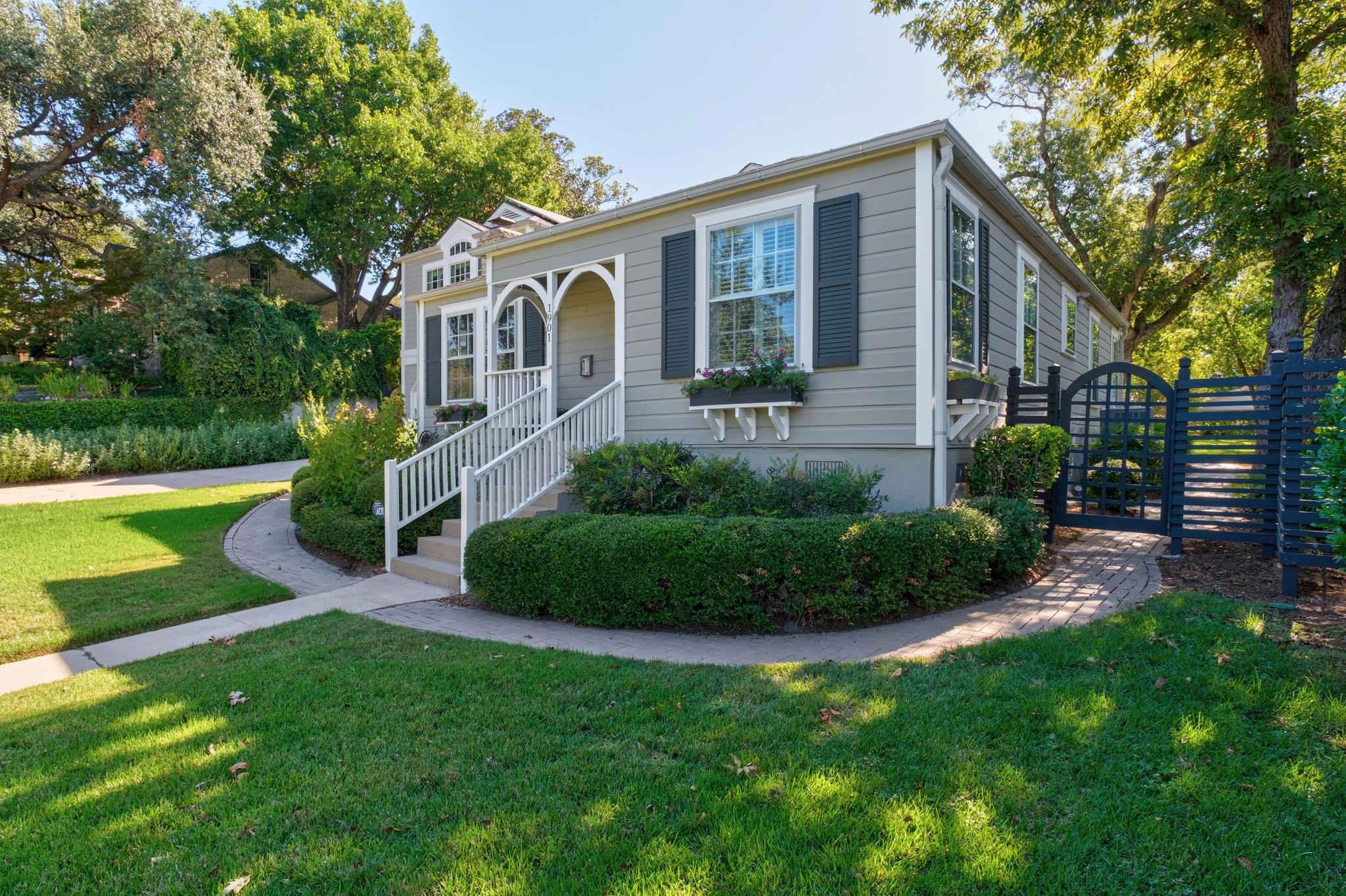 1901 Travis Heights BLVD