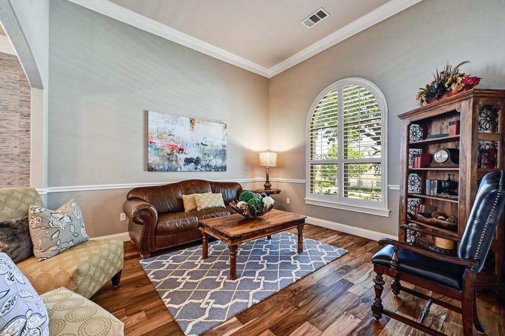 105 WHITLEY DR