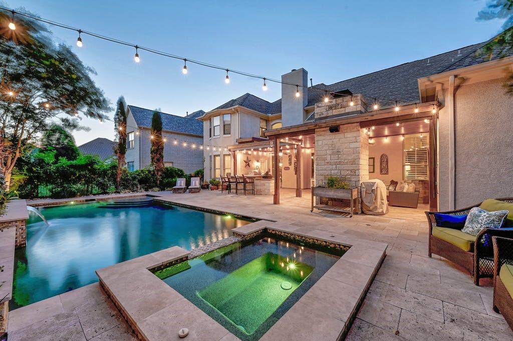 105 WHITLEY DR