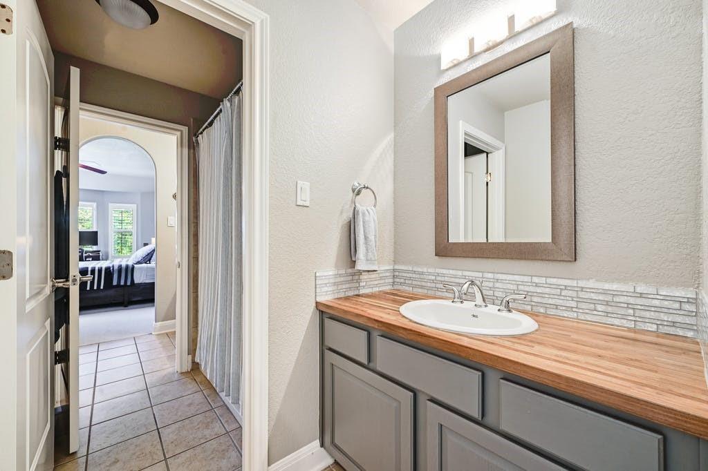 105 WHITLEY DR