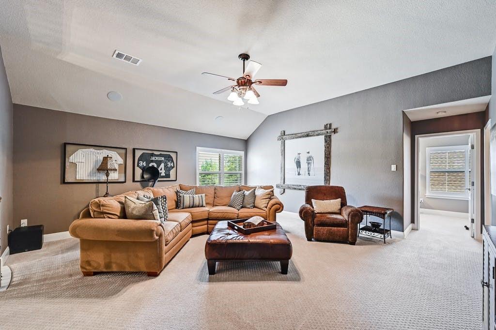 105 WHITLEY DR
