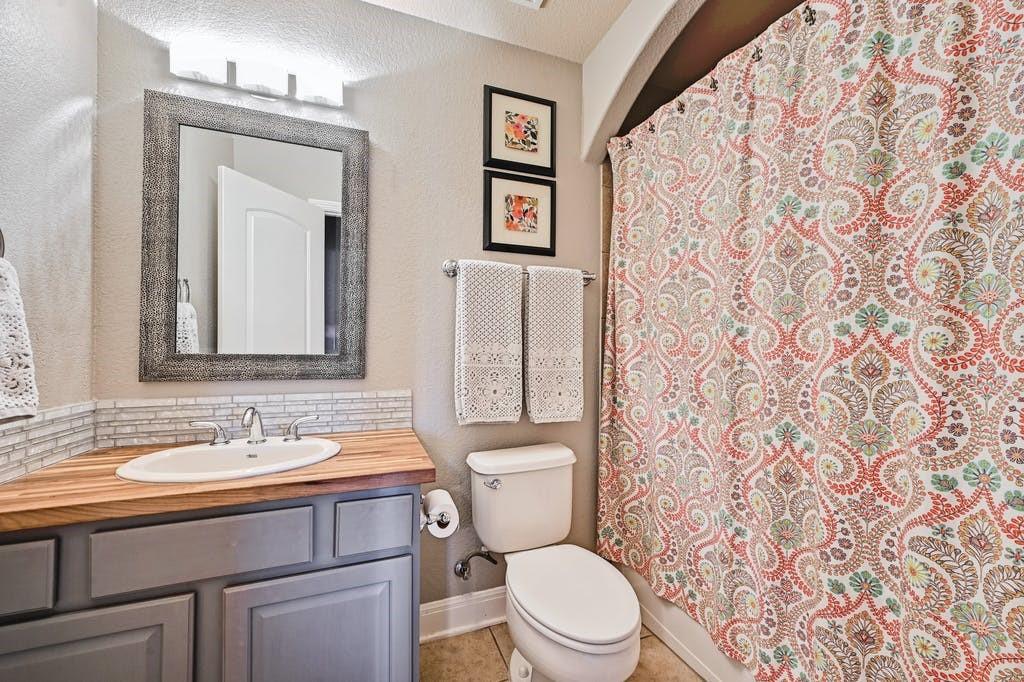 105 WHITLEY DR