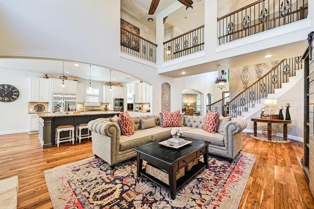 105 WHITLEY DR