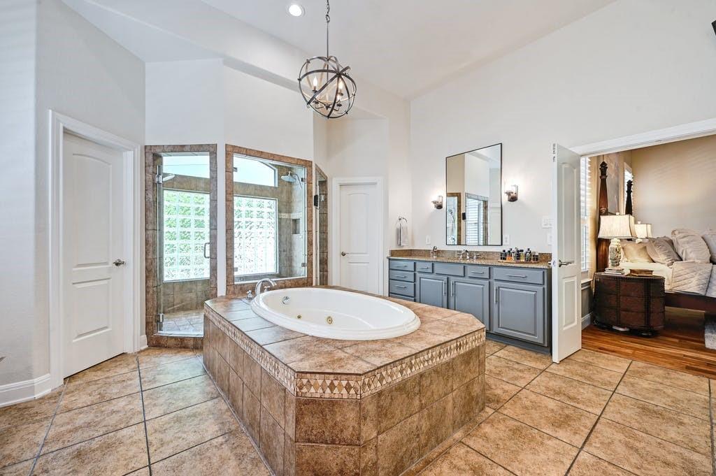 105 WHITLEY DR