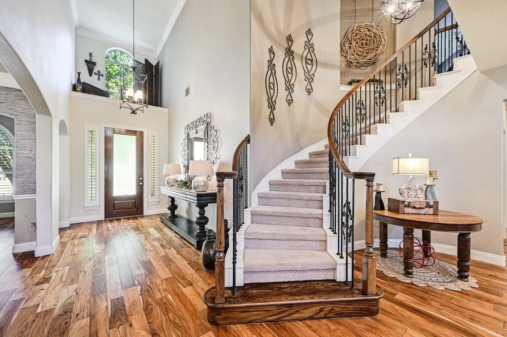 105 WHITLEY DR