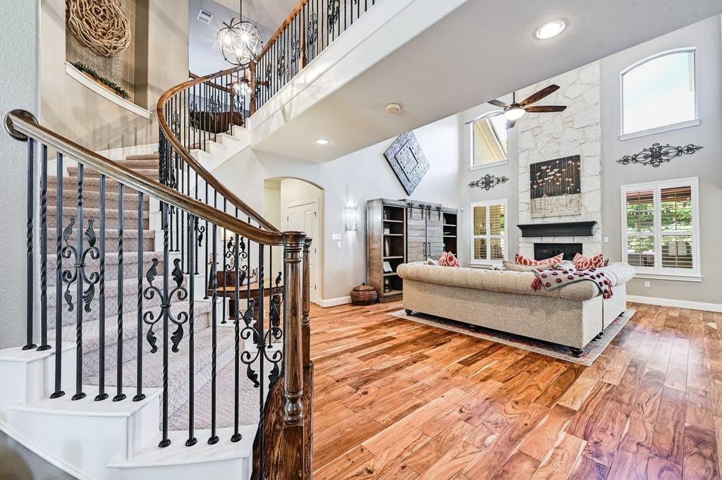 105 WHITLEY DR