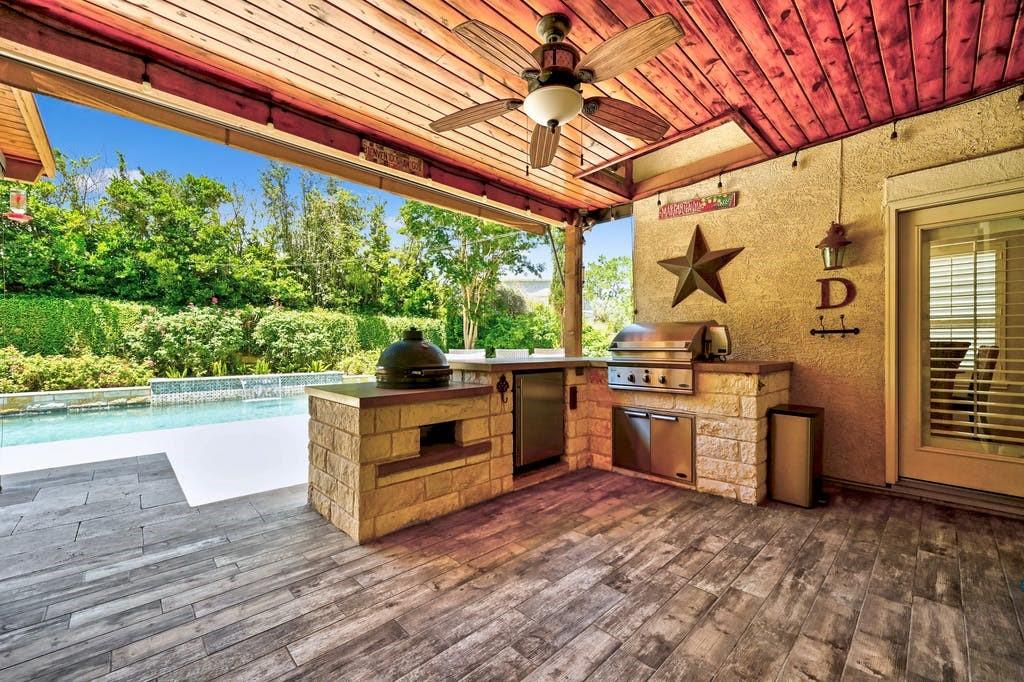 105 WHITLEY DR