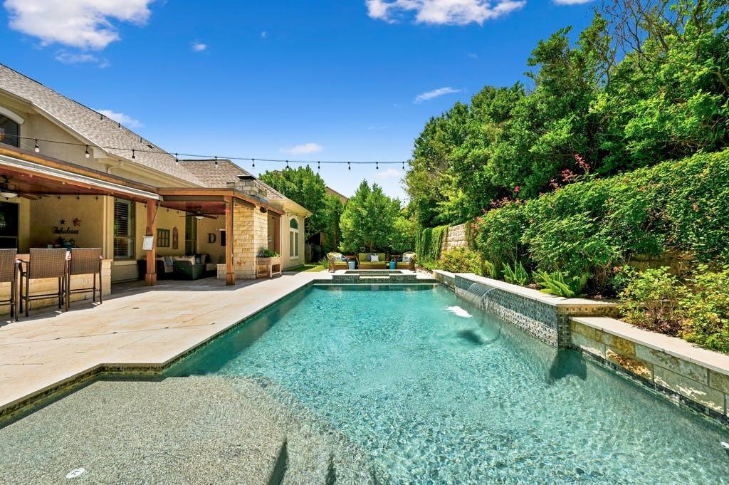 105 WHITLEY DR