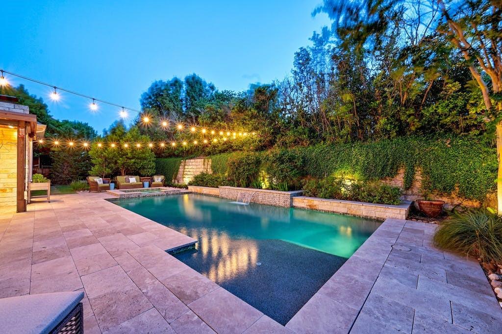 105 WHITLEY DR