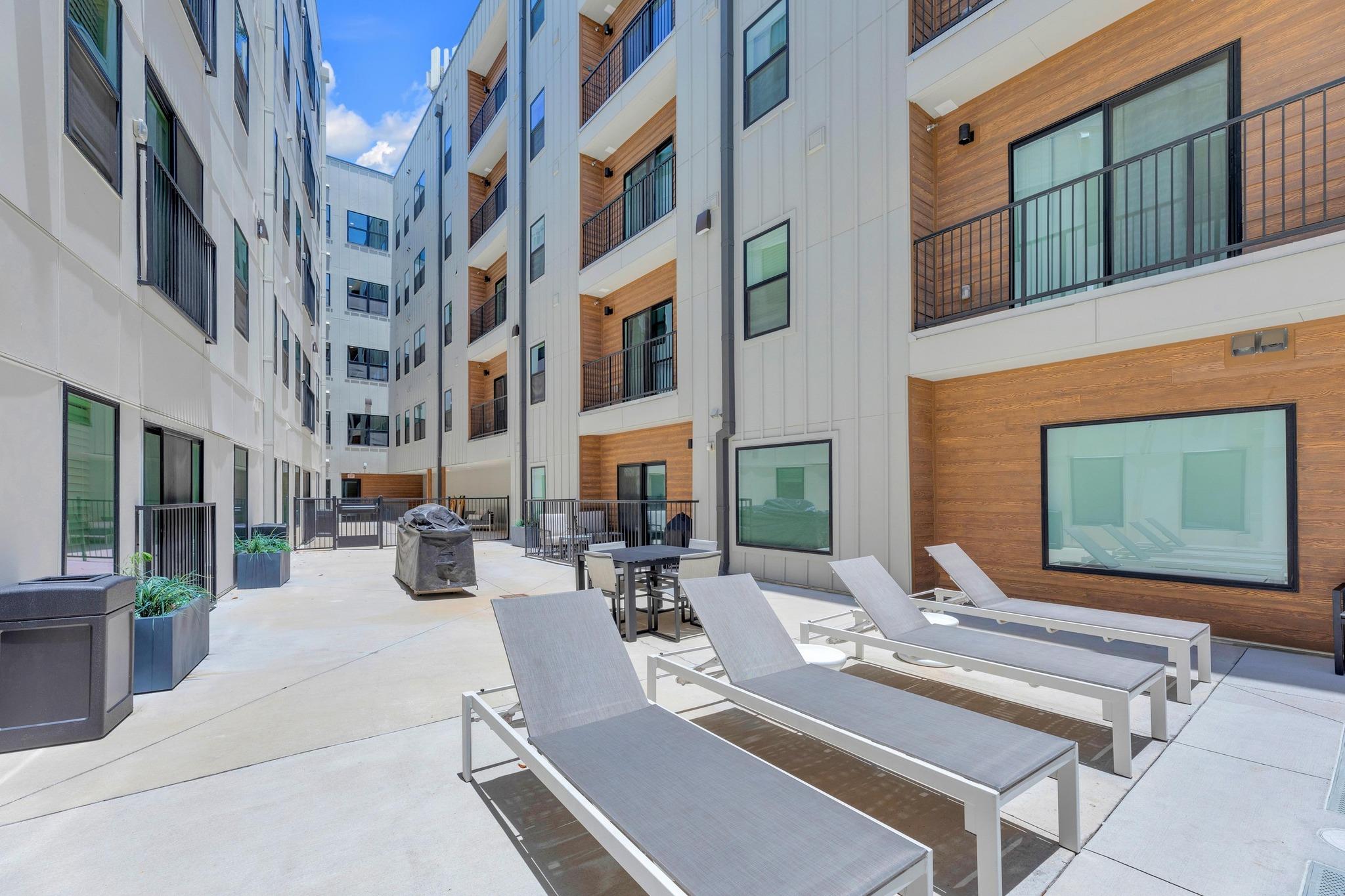 2500 Longview ST # 323
