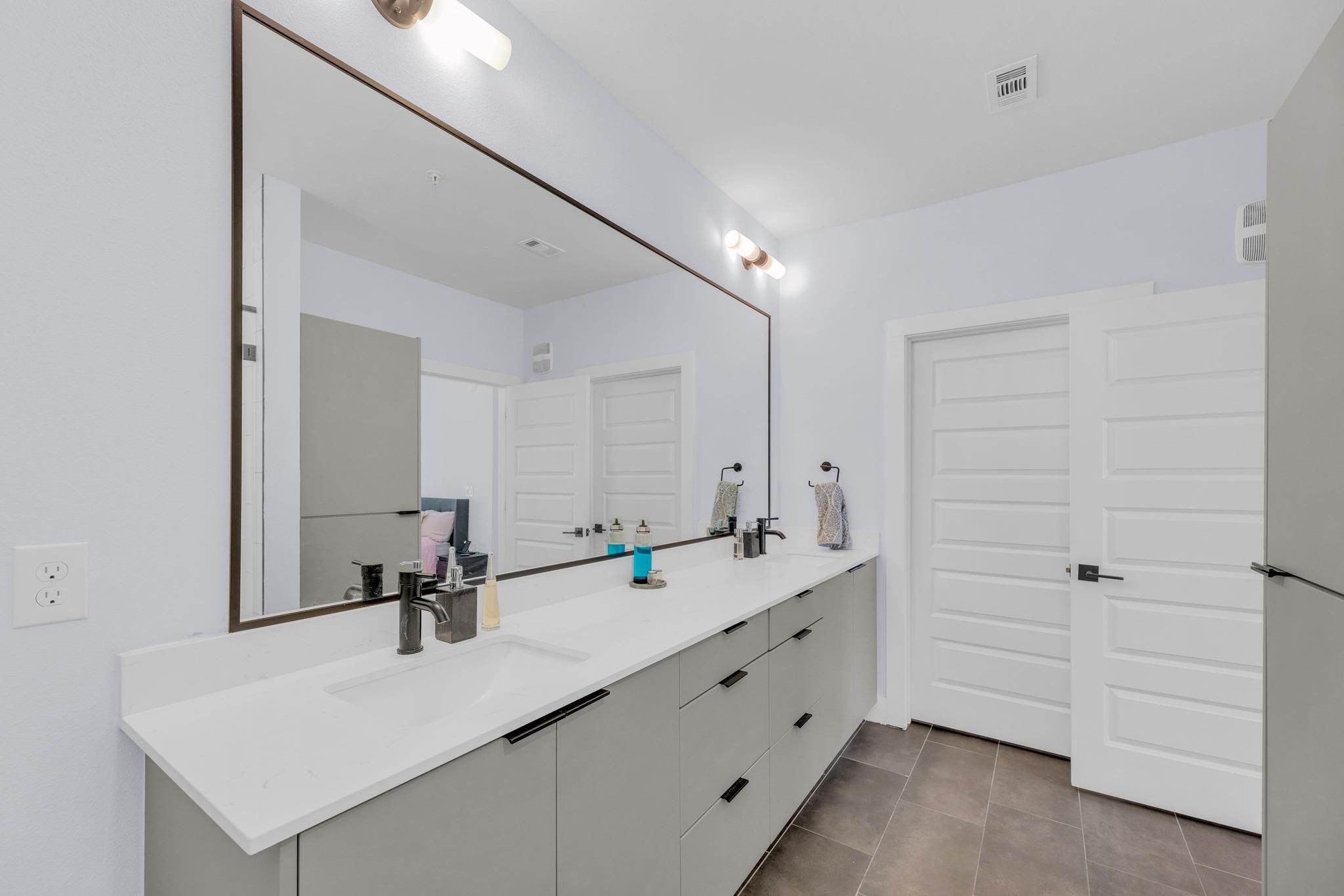 2500 Longview ST # 323
