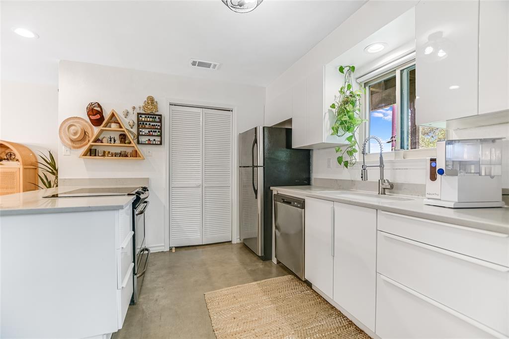 603 N Cuernavaca DR # 2004