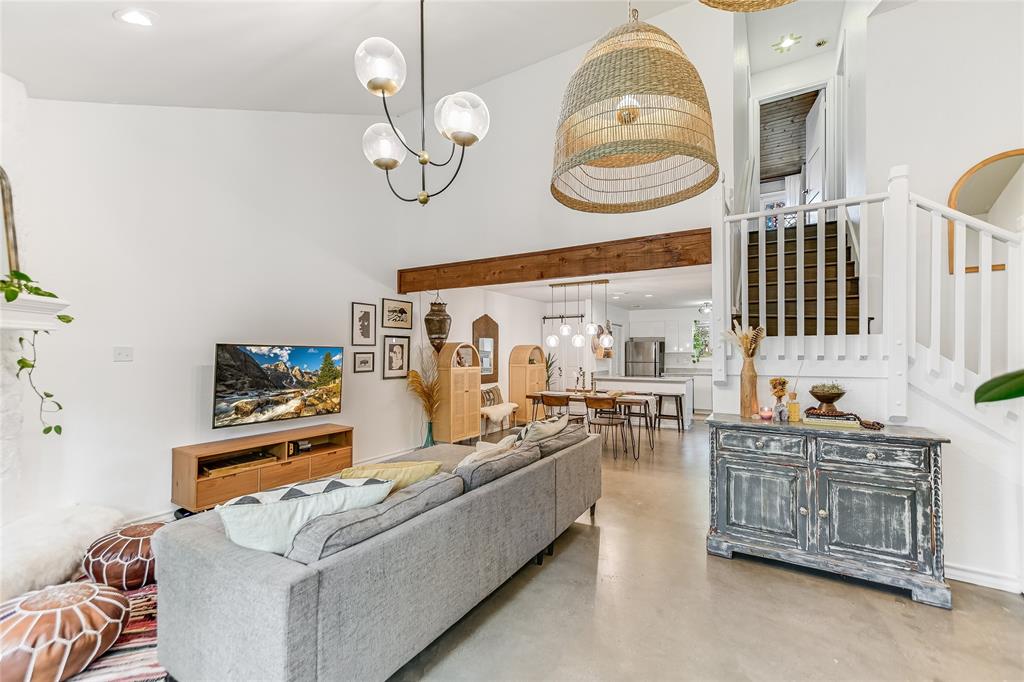 603 N Cuernavaca DR # 2004