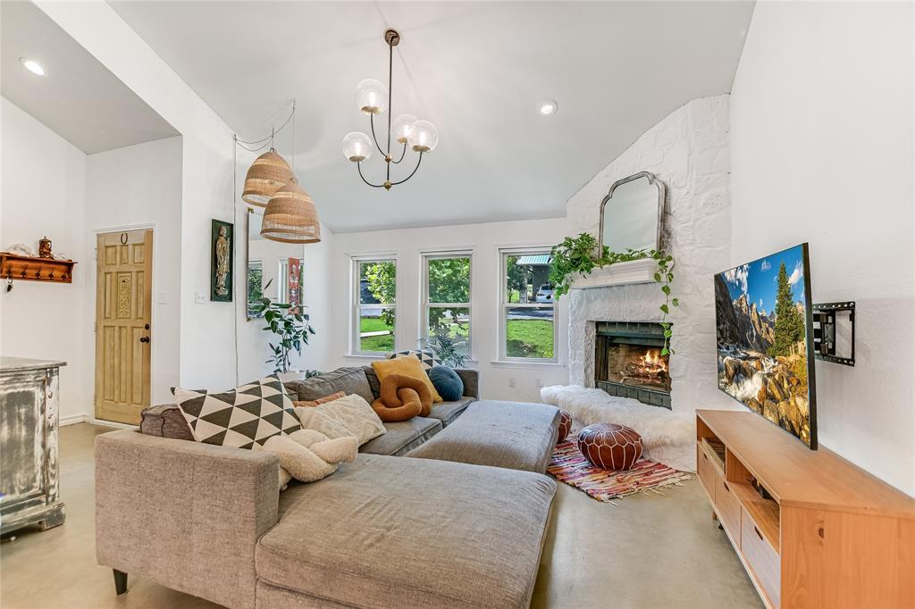 603 N Cuernavaca DR # 2004