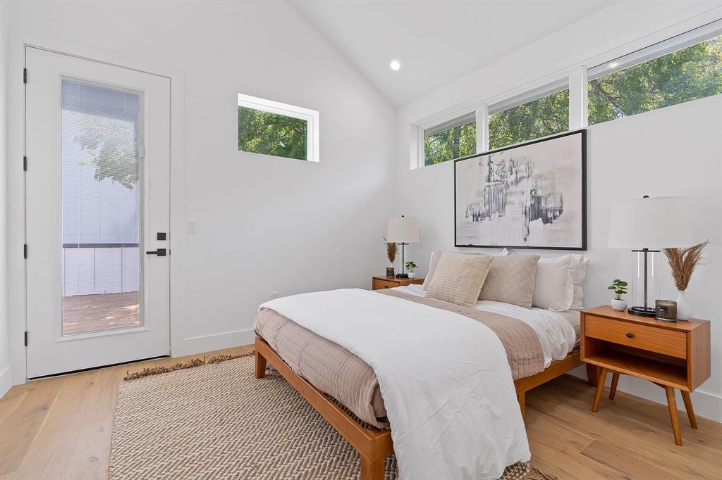 1140 Northwestern Ave # 2