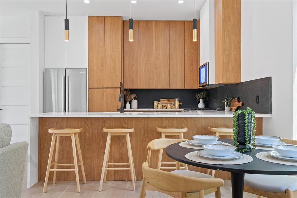 1140 Northwestern Ave # 2