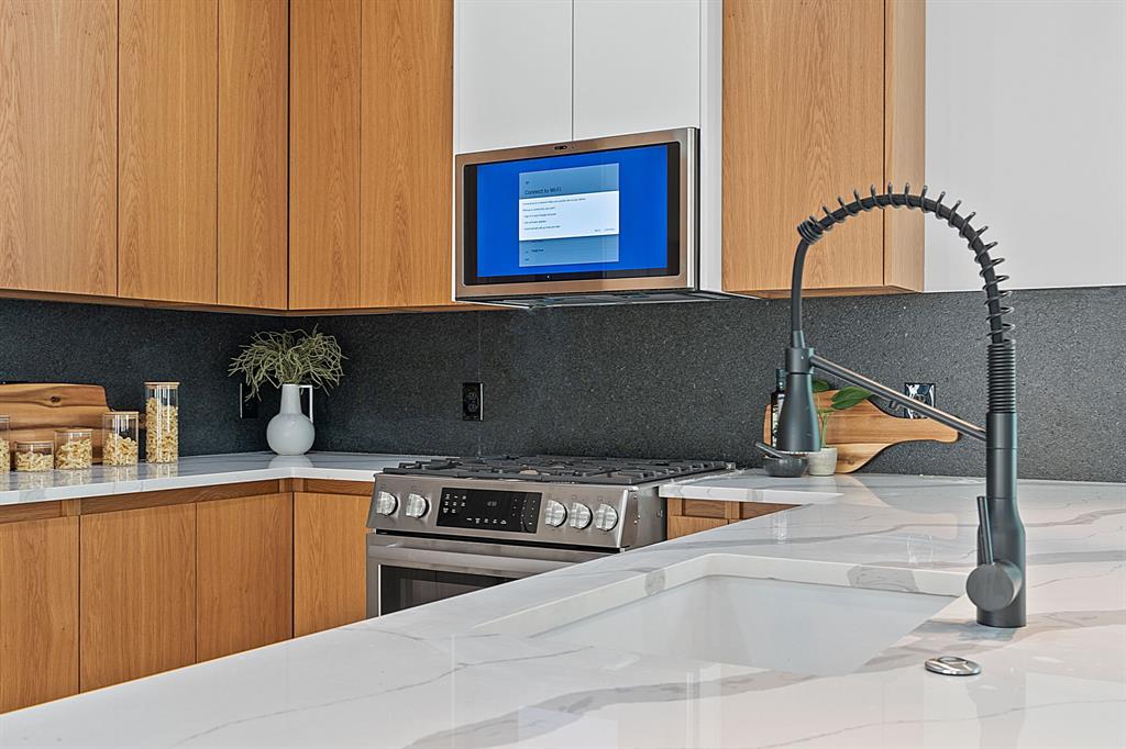 1140 Northwestern Ave # 2