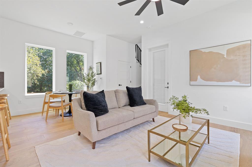 1140 Northwestern Ave # 2