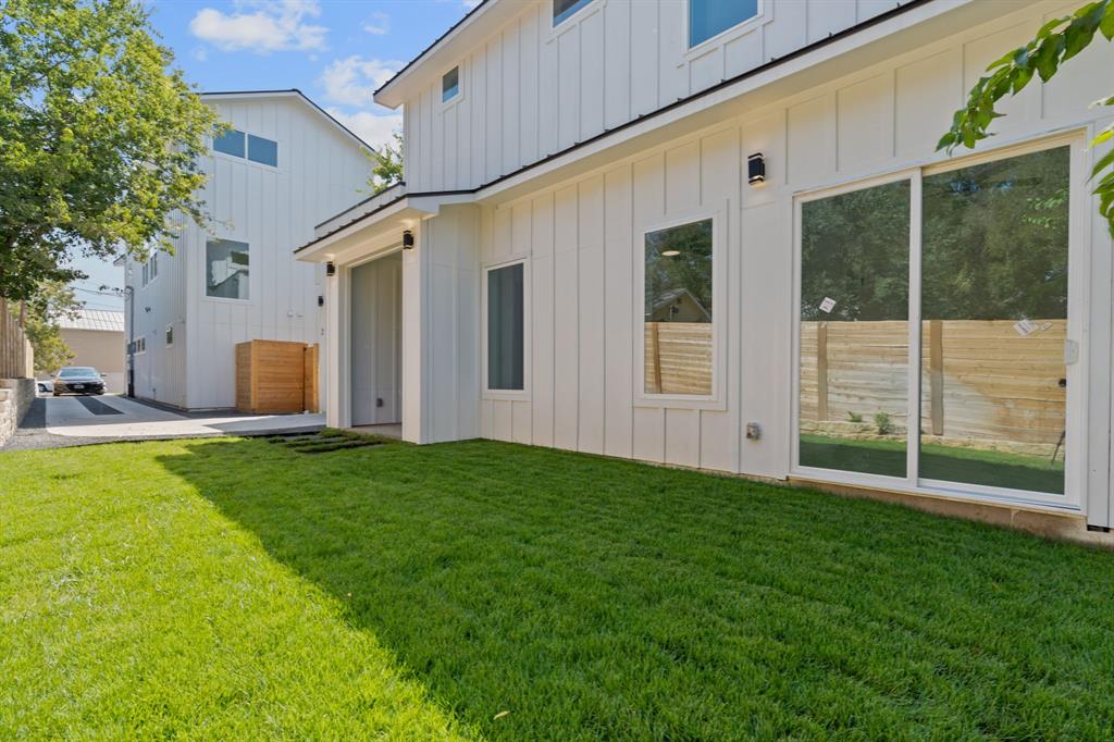 1140 Northwestern Ave # 2