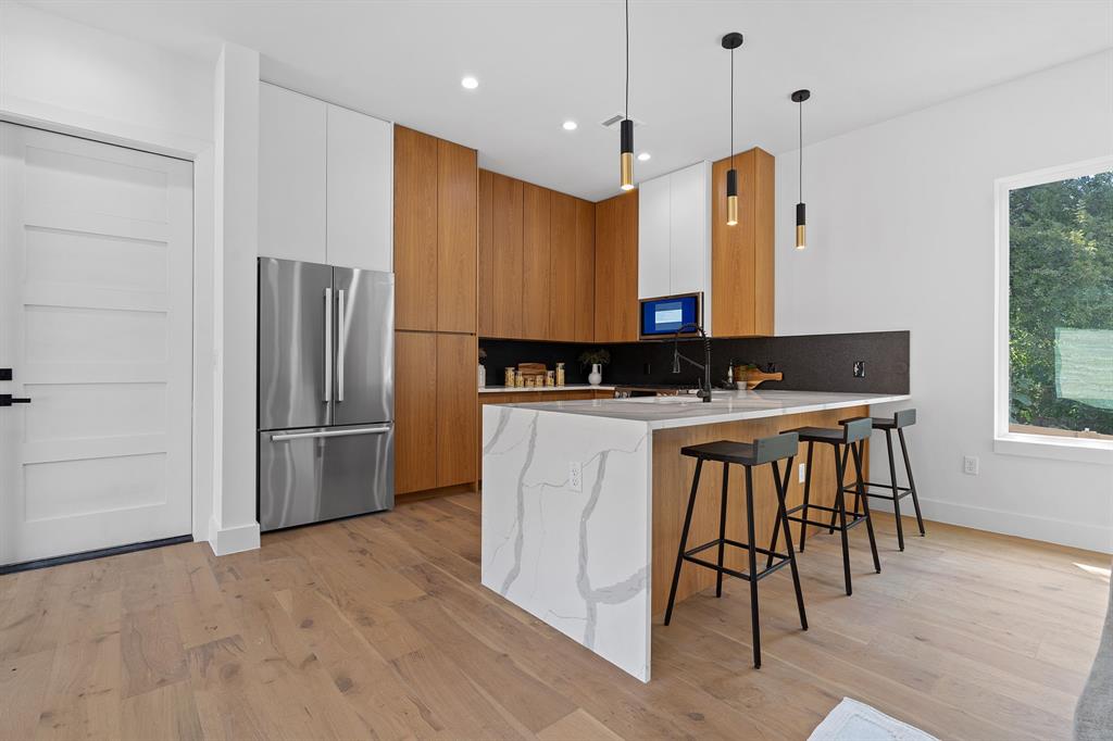 1140 Northwestern Ave # 2