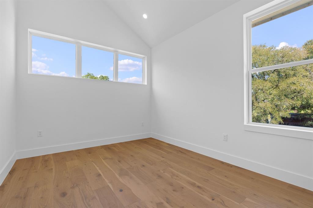 1140 Northwestern Ave # 2