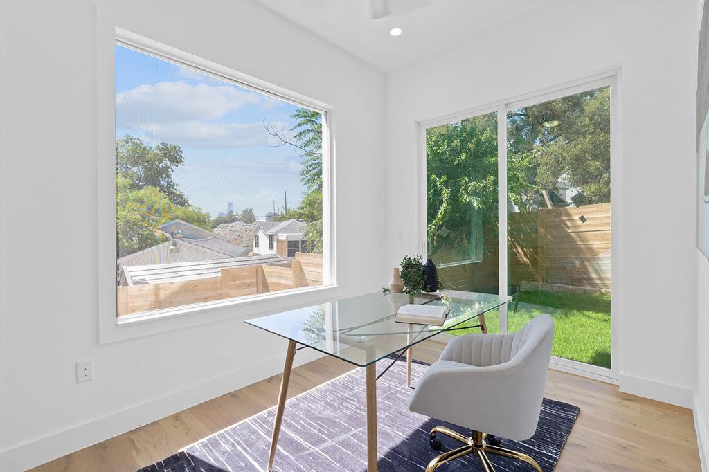 1140 Northwestern Ave # 2