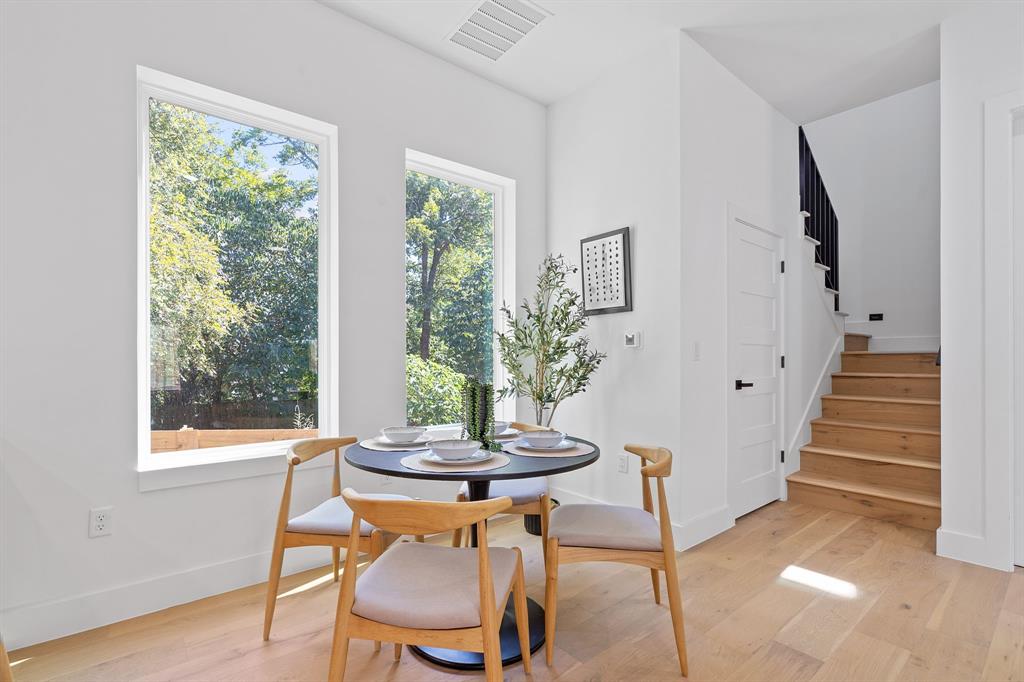 1140 Northwestern Ave # 2