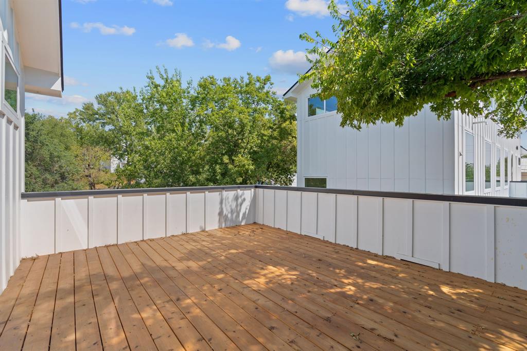 1140 Northwestern Ave # 2