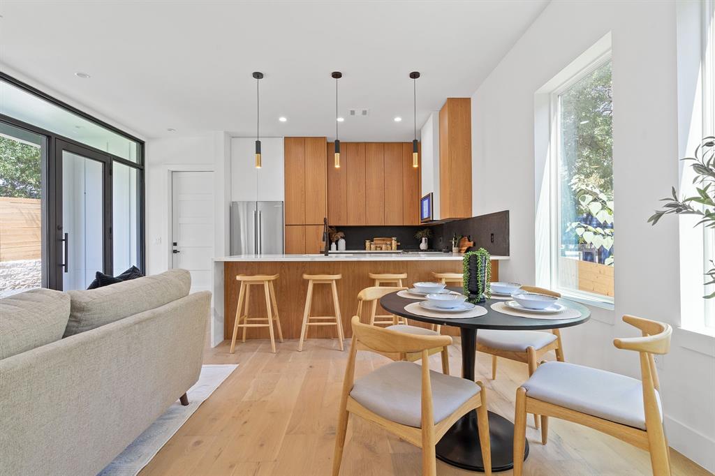 1140 Northwestern Ave # 2