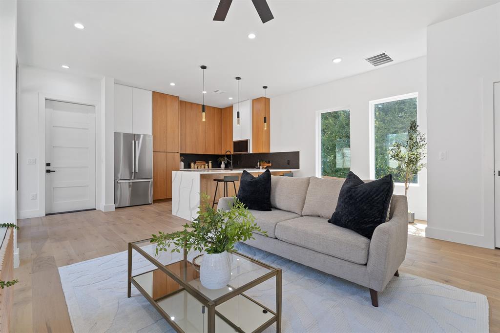 1140 Northwestern Ave # 2