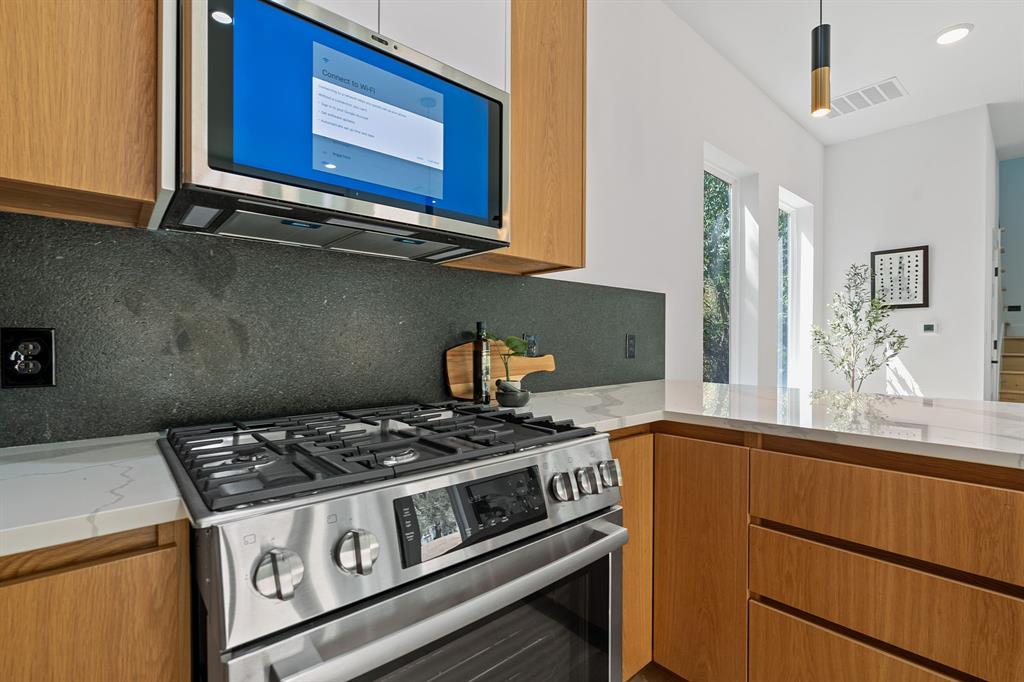 1140 Northwestern Ave # 2