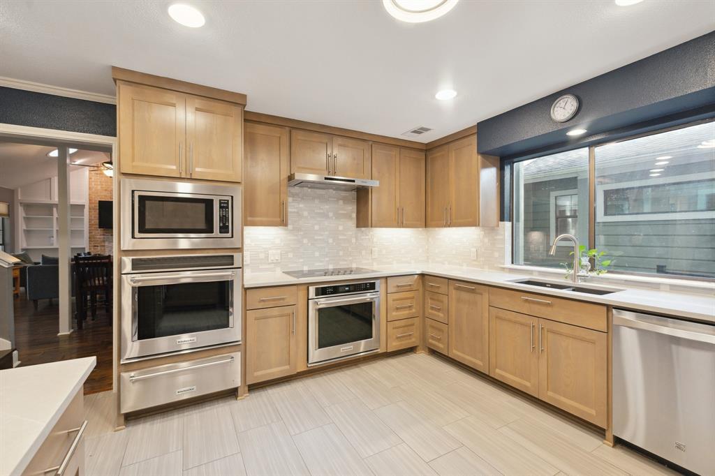 5704 Sam Houston CIR