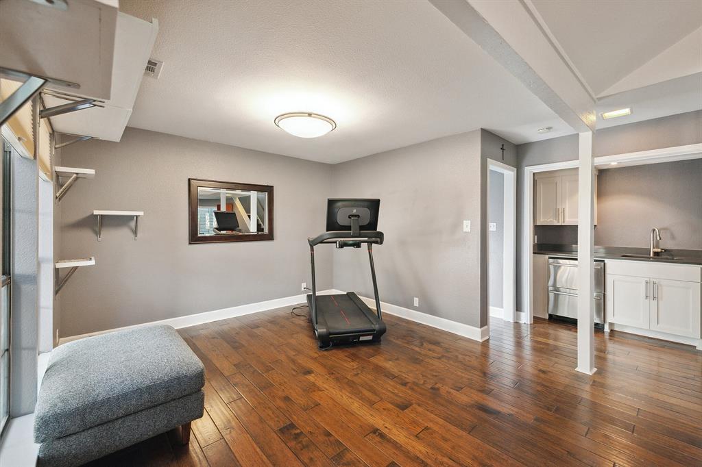 5704 Sam Houston CIR