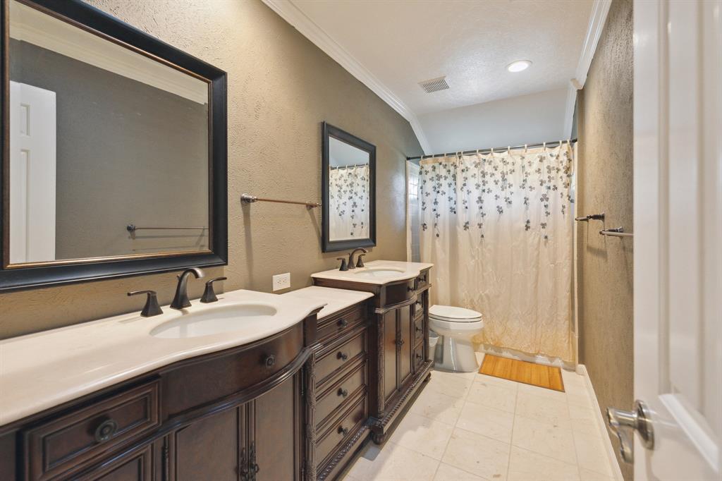5704 Sam Houston CIR